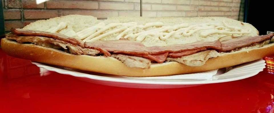 El bocata para mañana en el jueves de 10 es el Perico. Está tremendo. Ya sabéis, cenáis dos personas por solo 5 euros cada una. #Rubicity