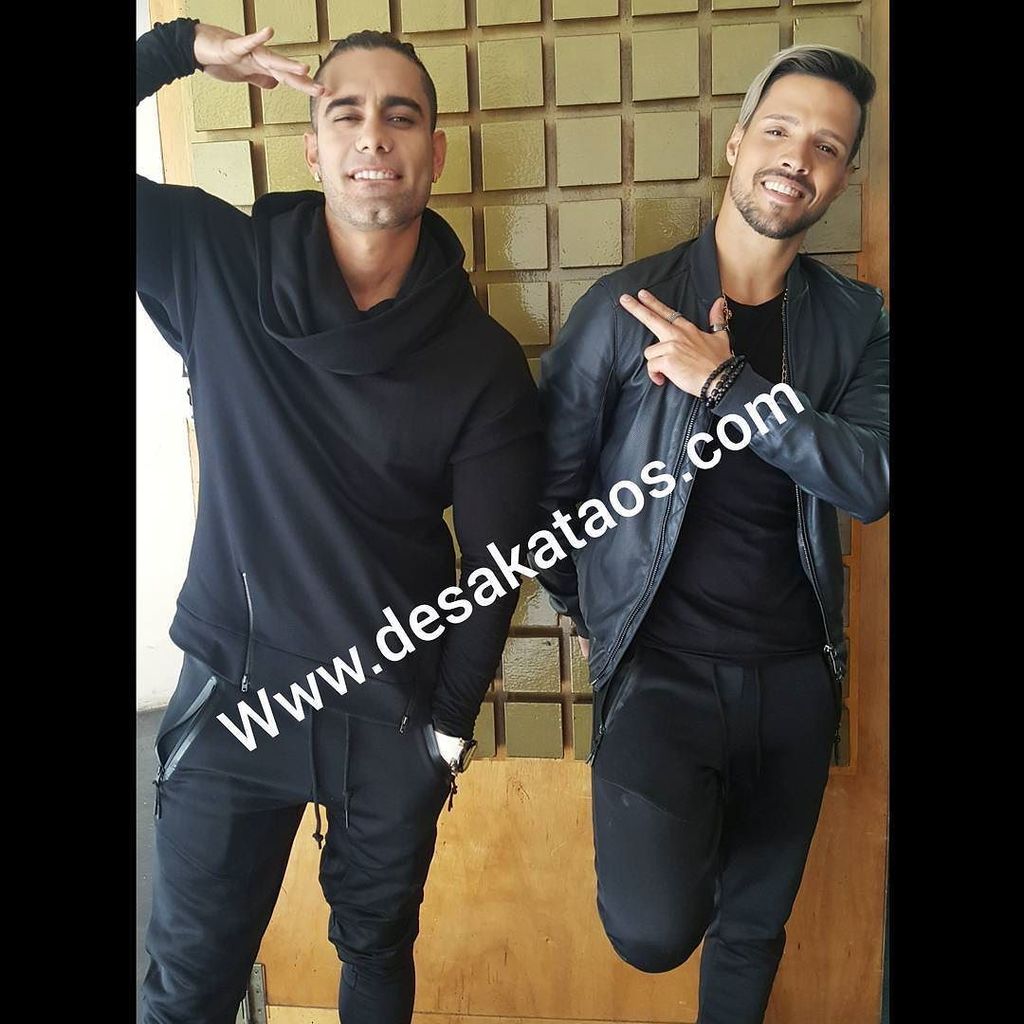 Síguenos por nuestra página web desakataos.com <a href="/desakataos/">Andres y El Piolo</a> <a href="/rgmusic_oficial/">RGMUSIC</a> @elpiolodesakataos <a href="/andresdesakatao/">Andres Desakatao's</a>…
