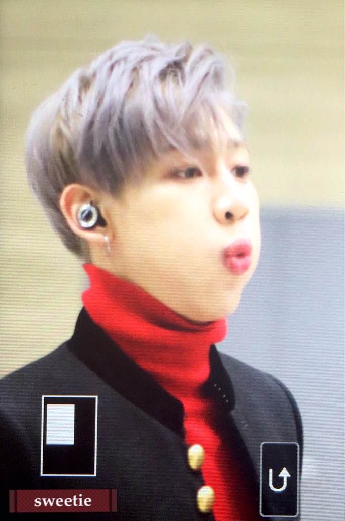 sweetie_bam's tweet photo. 161130 ICN @BamBam1A 
(  ๑ ơ ₃ ơ   )❤️💚
#GOT7 #갓세븐 #BamBam #뱀뱀 
진짜 너무서무 귀여웡 ㅠㅠㅠㅠㅠㅠㅠㅠㅠㅠ https://t.co/TE3JIuc0q3