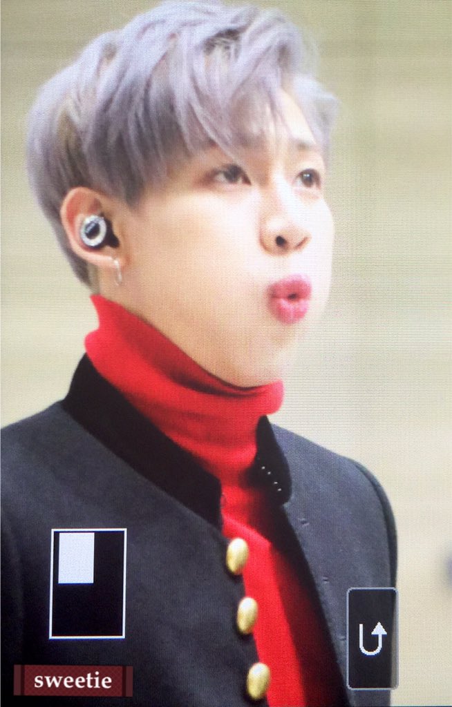 sweetie_bam's tweet photo. 161130 ICN @BamBam1A 
(  ๑ ơ ₃ ơ   )❤️💚
#GOT7 #갓세븐 #BamBam #뱀뱀 
진짜 너무서무 귀여웡 ㅠㅠㅠㅠㅠㅠㅠㅠㅠㅠ https://t.co/TE3JIuc0q3