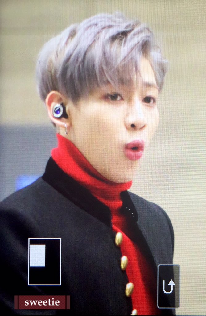 sweetie_bam's tweet photo. 161130 ICN @BamBam1A 
(  ๑ ơ ₃ ơ   )❤️💚
#GOT7 #갓세븐 #BamBam #뱀뱀 
진짜 너무서무 귀여웡 ㅠㅠㅠㅠㅠㅠㅠㅠㅠㅠ https://t.co/TE3JIuc0q3