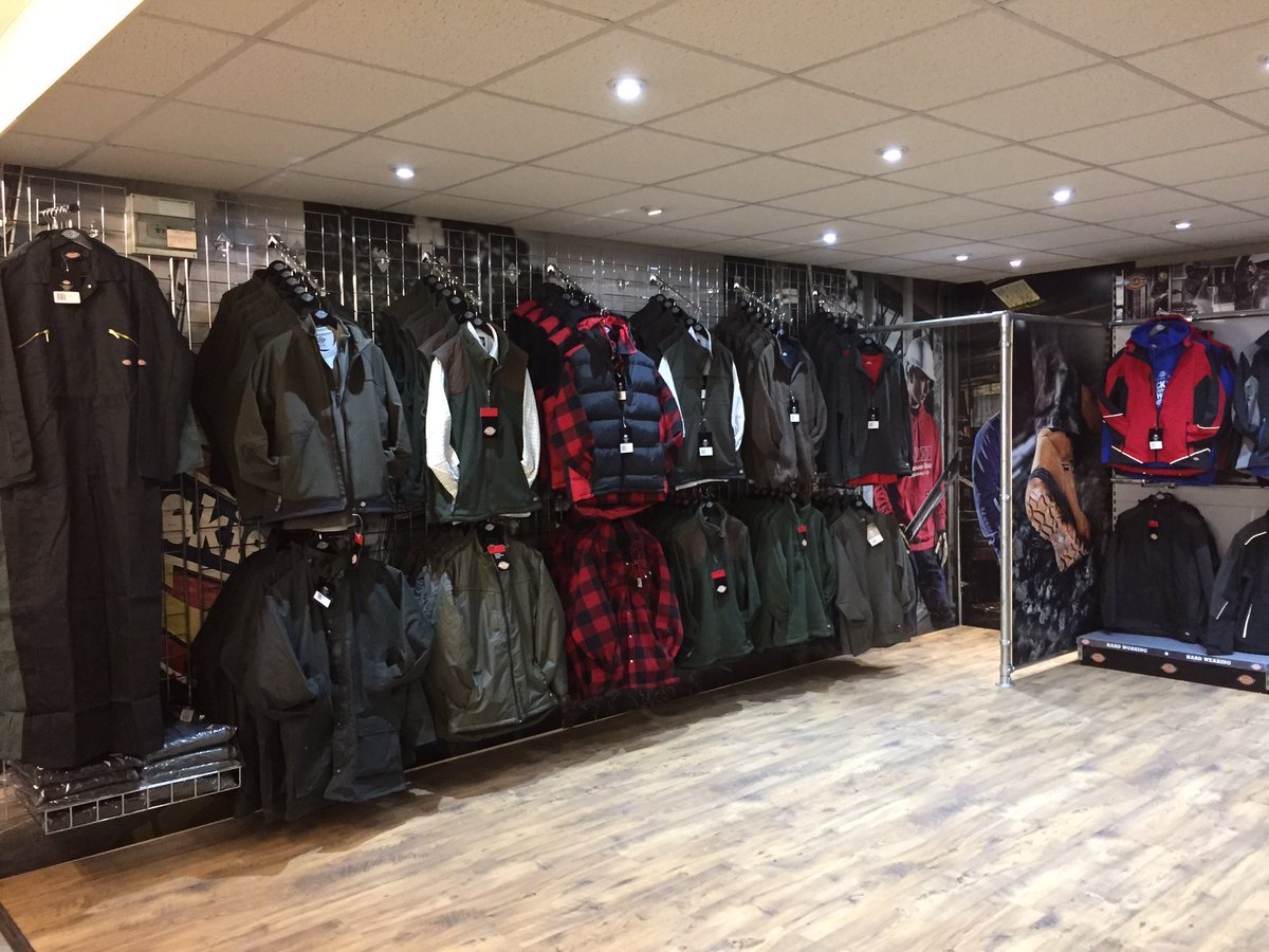 carl_holder44's tweet photo. Nearly there @georgetufts @NationalMerch @Chris_Dickies @Paul_WDE @Becky_WDE @RobDickies @ChicanePR #workwearwednesday https://t.co/ubIKFopLYI