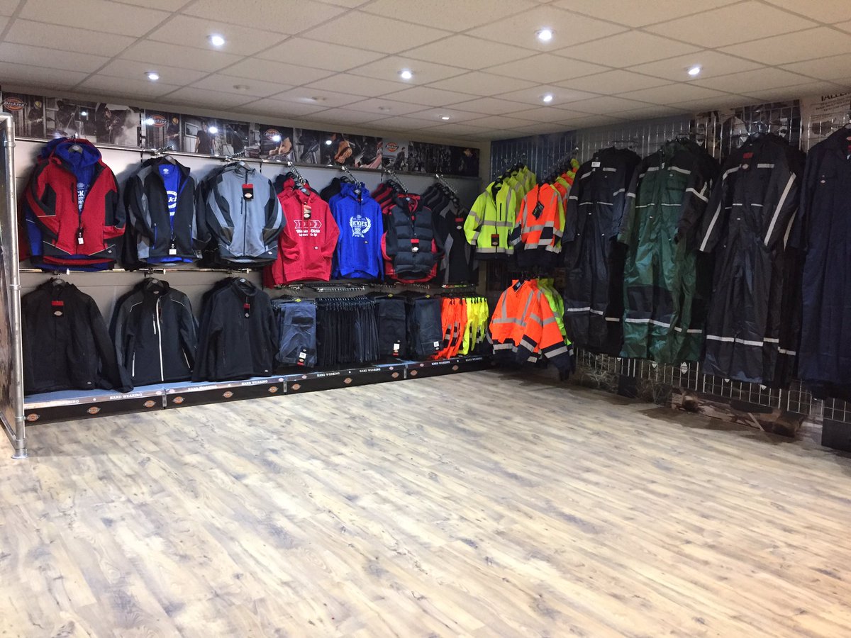 carl_holder44's tweet photo. Nearly there @georgetufts @NationalMerch @Chris_Dickies @Paul_WDE @Becky_WDE @RobDickies @ChicanePR #workwearwednesday https://t.co/ubIKFopLYI