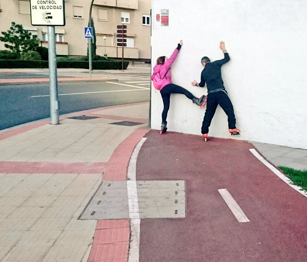 MeLaPatina's tweet photo. Solo unos mas de los ejemplos de la poca intencion de conectar los diferentes tramos de carril bici del @AytoLogrono https://t.co/tHG3MXBLOn