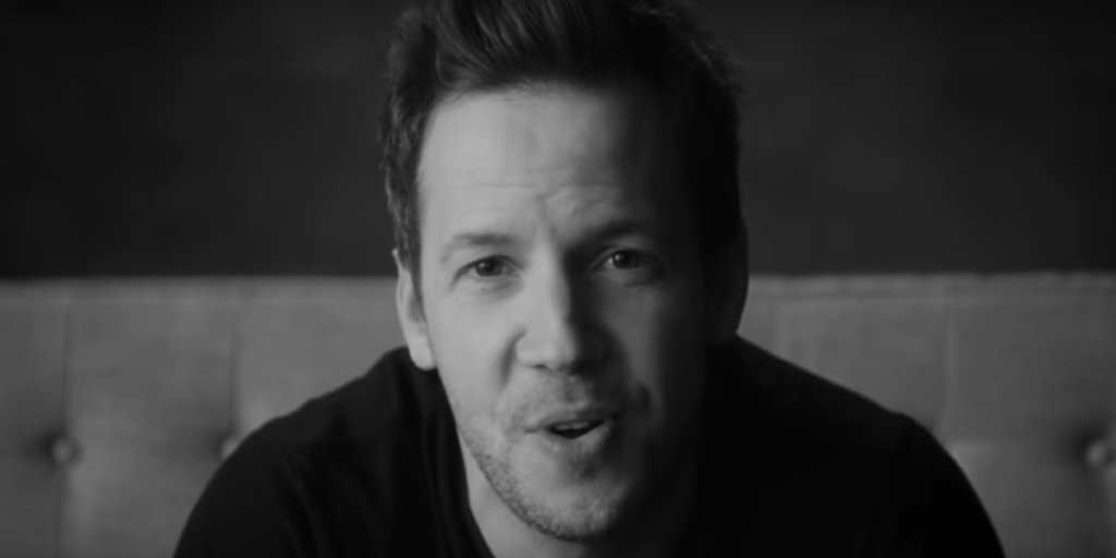rocksound's tweet image. Simple Plan's new video will melt your heart. bit.ly/2g68Itp