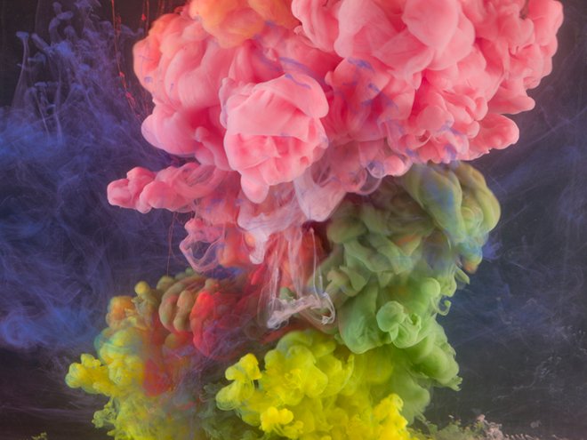 WIRED's tweet image. Meet the NASA engineer turned artist whose canvas is a 200-gallon fish tank: bit.ly/2g3YhGM