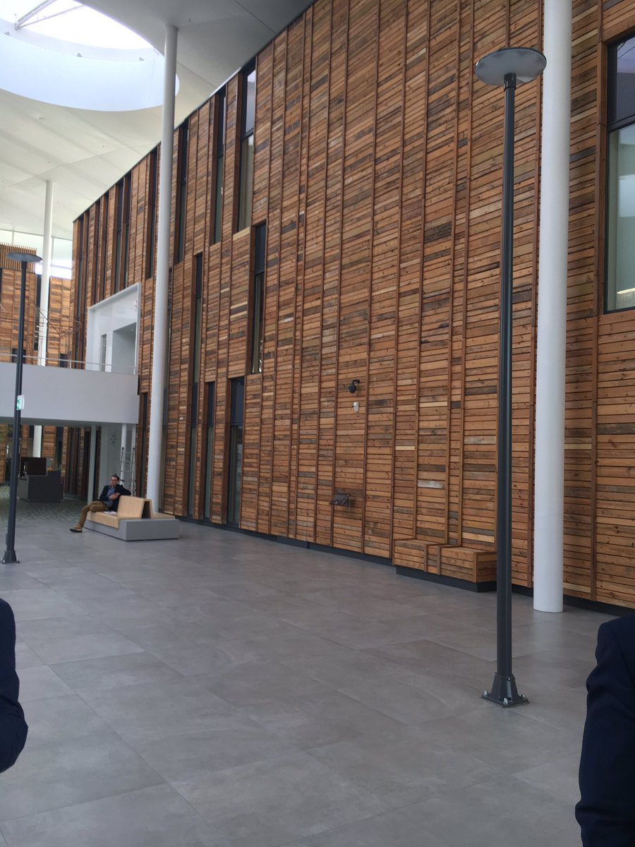 douwefaber's tweet photo. Inspiratie sessie voor ons nieuwe kenniscentrum in @Gemeente_Lwd met @az_architecten bij @LianderNL dank voor organisatie @dock84_info https://t.co/UYofBHUf5E