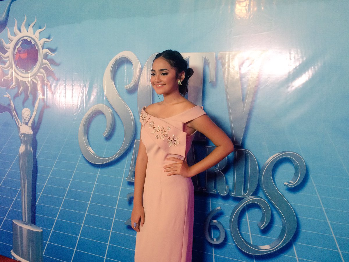 SCTV's tweet photo. Pasti kenal dong sama cast Mermaid In Love yang satu ini? Cantik banget ya di red carpet #SCTVAwards2016! https://t.co/S4QPgSKviy