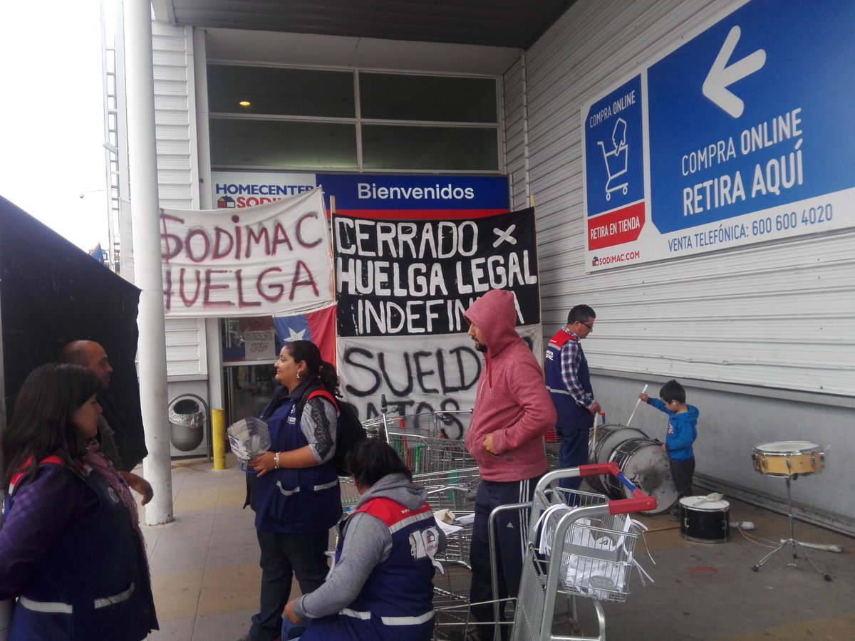 radio_festival's tweet photo. Se mantiene #HuelgaHomecenter en su día 22 via @HectorPalta https://t.co/f6uY4nqAkz