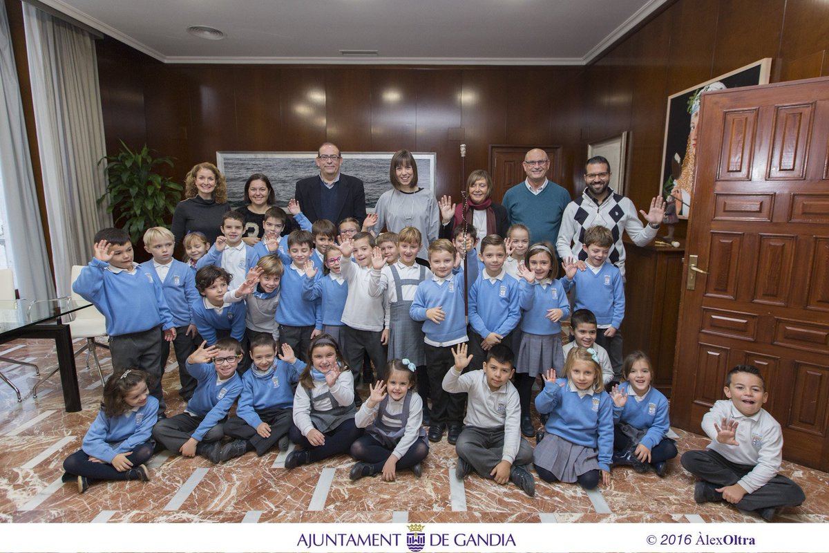 aj_gandia's tweet photo. Un total de 30 alumnes del col·legi Borja Jesuïtes han visitat aquest matí l'Ajuntament de Gandia https://t.co/154sfDCkSW https://t.co/FDH0cvsHX1