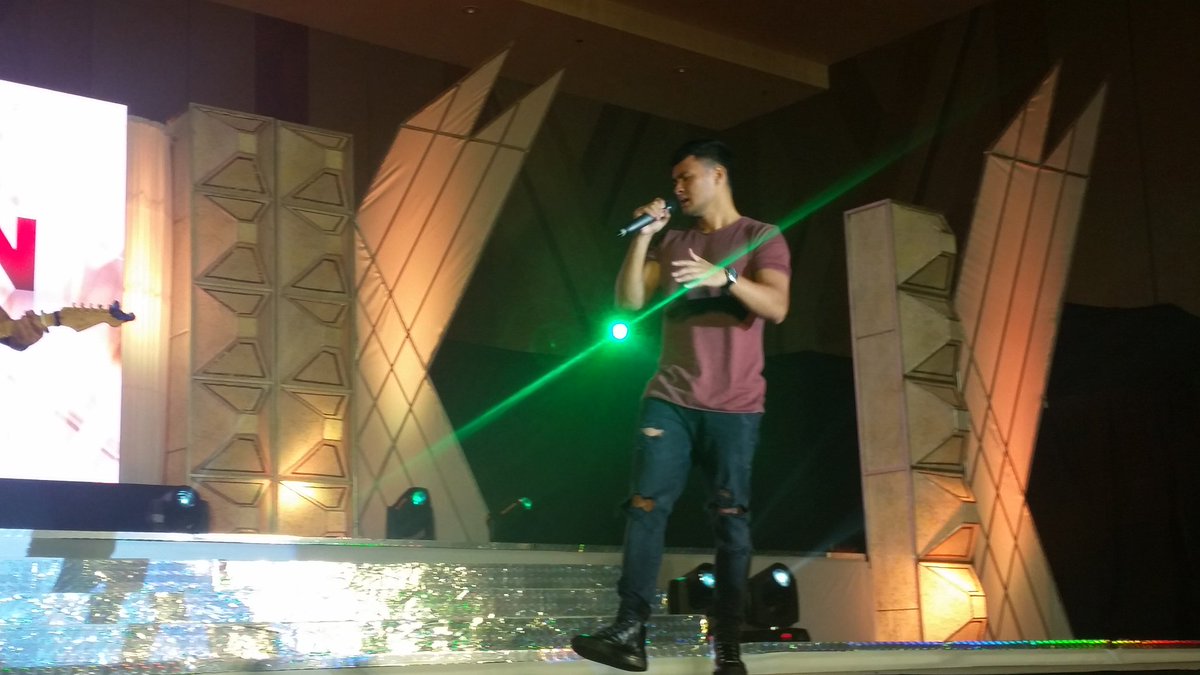 MissHappyWriter's tweet photo. .@mateoguidicelli while performing at Gold's Gym's annual Body Convention. #BodyCon2016 https://t.co/XNvXDr6uMf