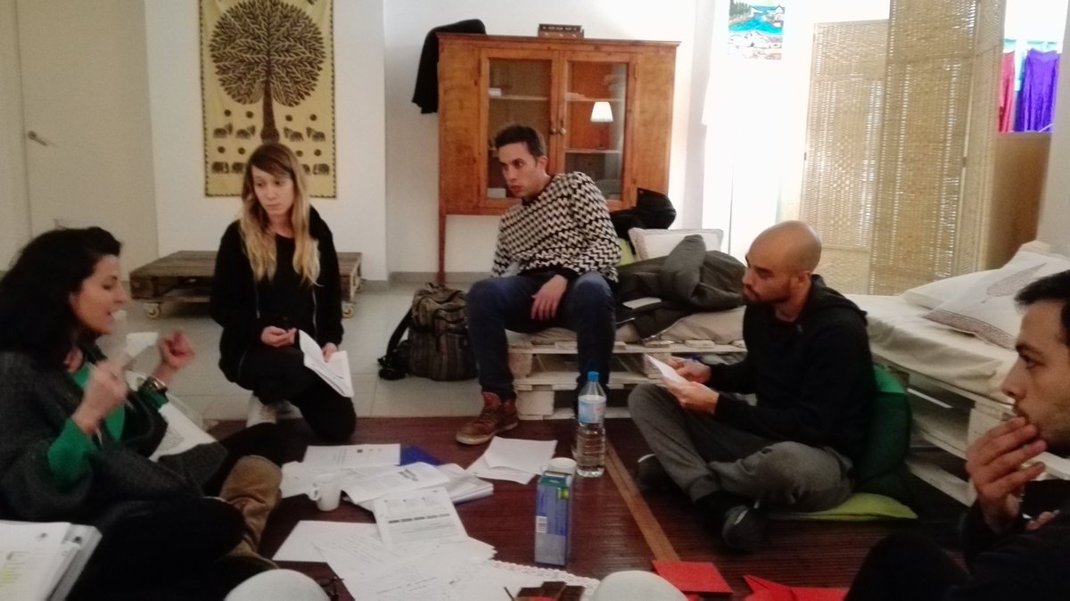 _nodos's tweet image. Avui jornada de treball i reflexió sobre la figura de l' #educadorsocial a l' #escola amb l'aportació de @creatu_ .Gràcies a totes!