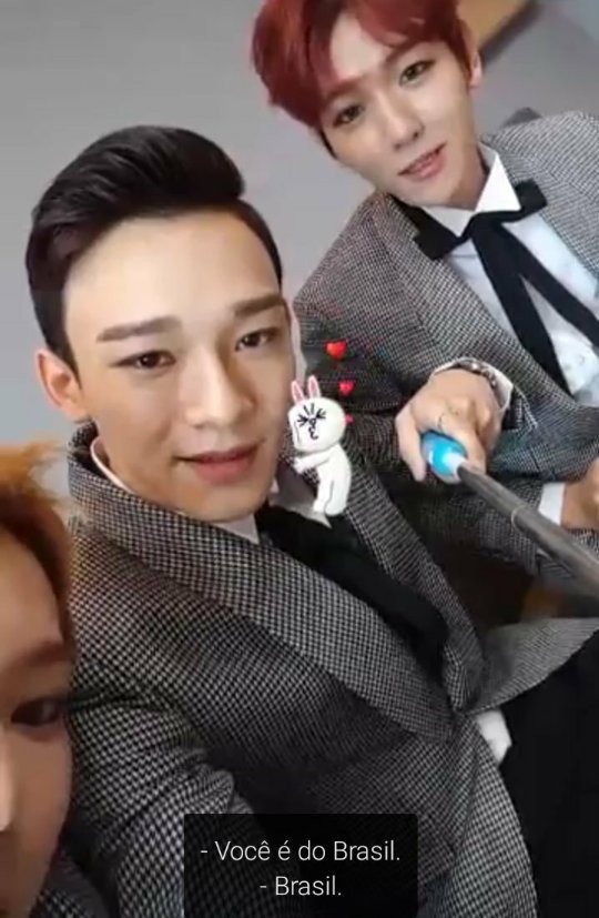 minseokanalha's tweet photo. E o troféu de trouxa do ano vai para:

Exo-ls que se iludiram achando que ia ter show no br após essas frases https://t.co/63YTAPYoQh