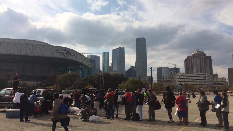 0ct0n0n's tweet photo. Dec10 #HoustonAnonymous #OpSafeWinter #OpRight2Rest style "Operation Houston Meals" next major food sharing event. https://t.co/0KPfWK9ciL https://t.co/cORhaqE2dj