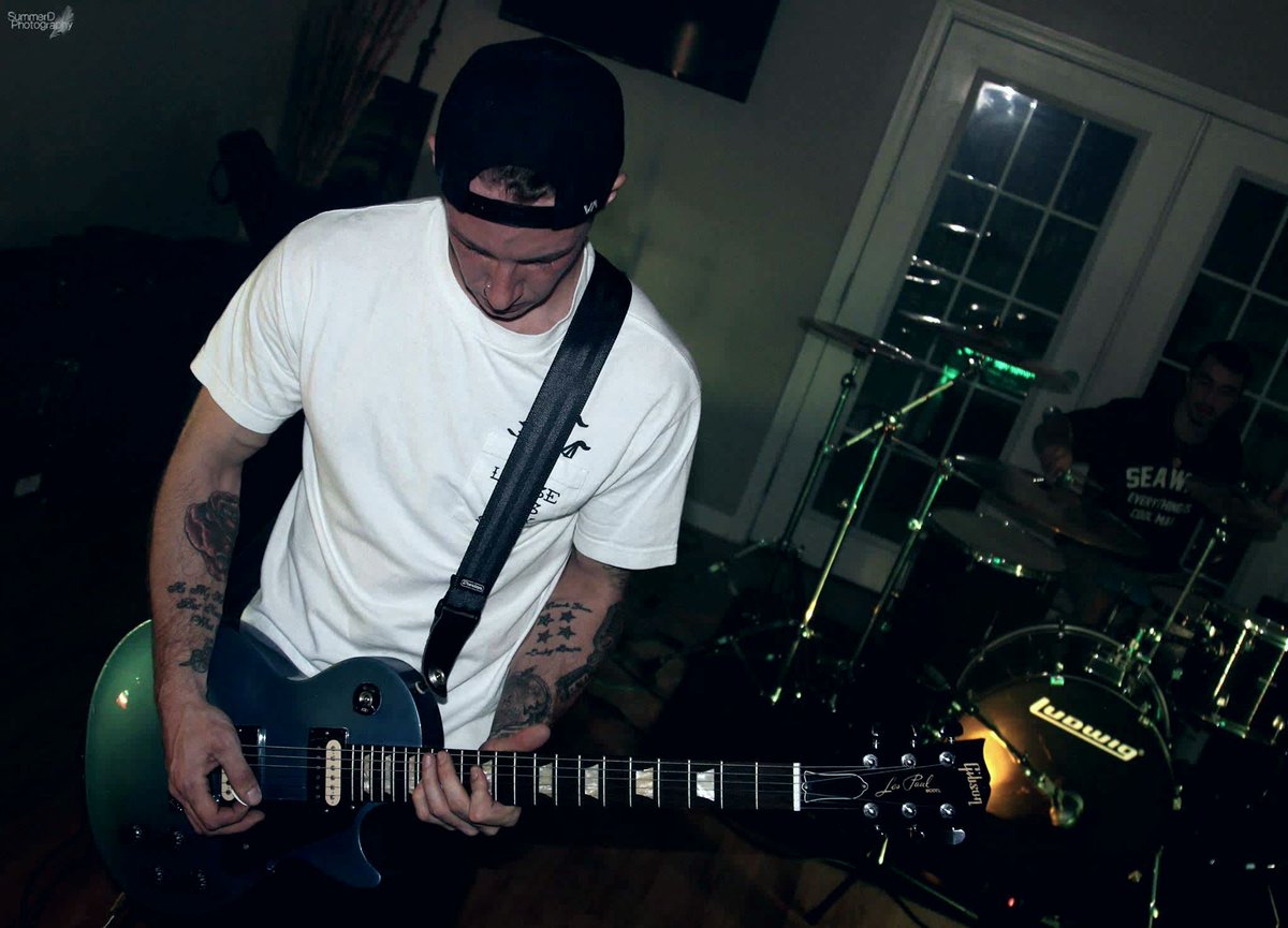 whenindoubtnj's tweet photo. A few pictures from the other night in Tom's River #poppunk #whehindoubt #bands #shows #blackfriday 📸: @theonelesstraveledby https://t.co/Yxhd9w89Zg