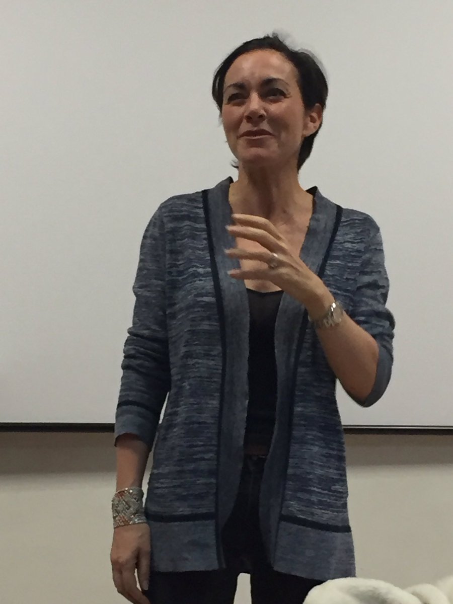 laurentdeprez's tweet photo. #VisionaryClass #MBADMB Quand @cathbarba te parle de son parcours, tu écoutes ! #girlpower #InsideDigitalRevolution https://t.co/v8YGrNqbYe