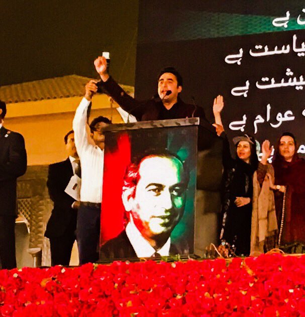 BeingAmarDahar's tweet photo. #PPPFoundationDay 
Tum Ne Jis Khoon ko Maqtal Mein Dabana Chaha...!!
Aaj Wo Quchaa-o-Bazaar Mein Aa Nikla Hai..!!
@AseefaBZ @BakhtawarBZ https://t.co/xb6CnFqCCW
