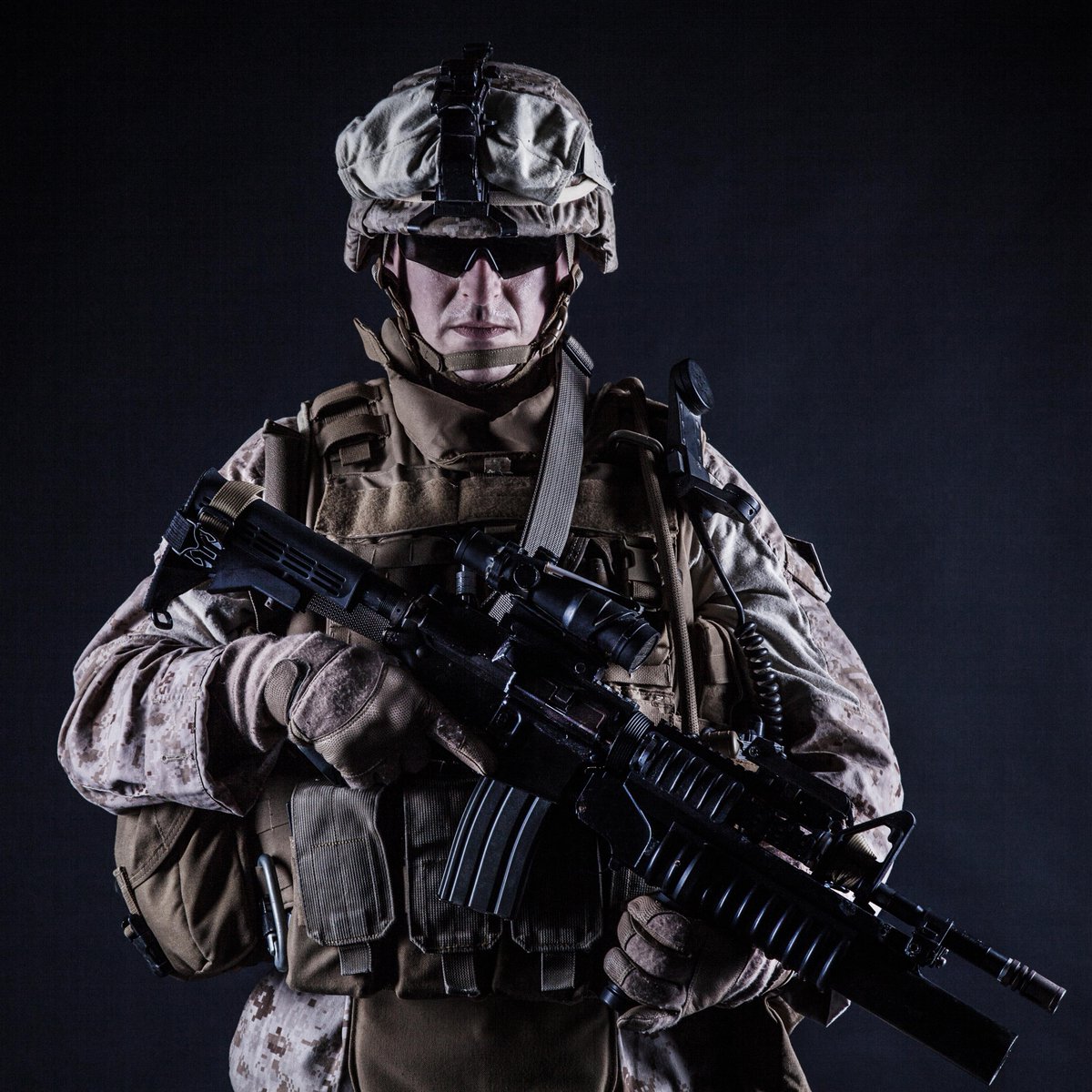 hedsusa's tweet photo. #HEDS
#HighEndDefenseSolutions #gloves #flight #goggles #backpack #army #helmet #tacticalgear #combat #hedsusa #heroes #kneepads  #tactical https://t.co/L924WbEZ19