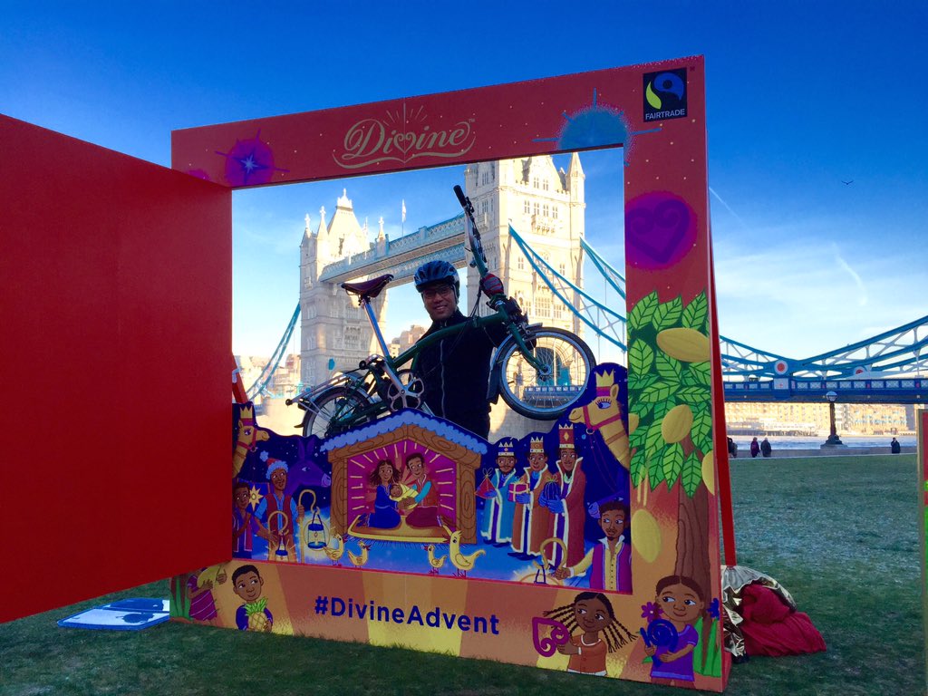 n19london's tweet photo. @divinechocolate @PottersFieldsPa a different type of sleigh ride today. Eco-friendly all around! #DivineAdvent 🎄 https://t.co/jYz1XCkUsY