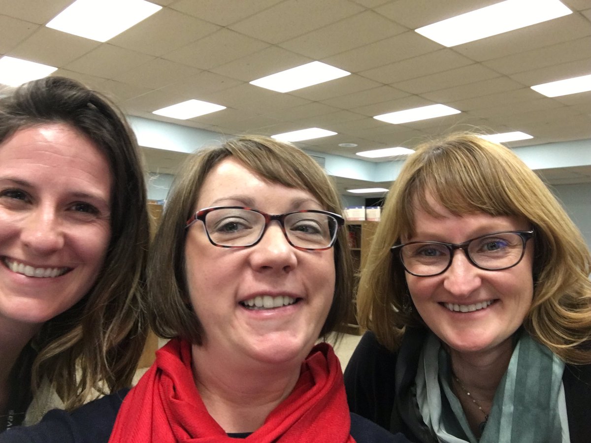 brmedia2500's tweet photo. I <3 our technology integration specialists! #br_dsc @technicoledsc @techbrarianDSC https://t.co/LrixdKJy7Q