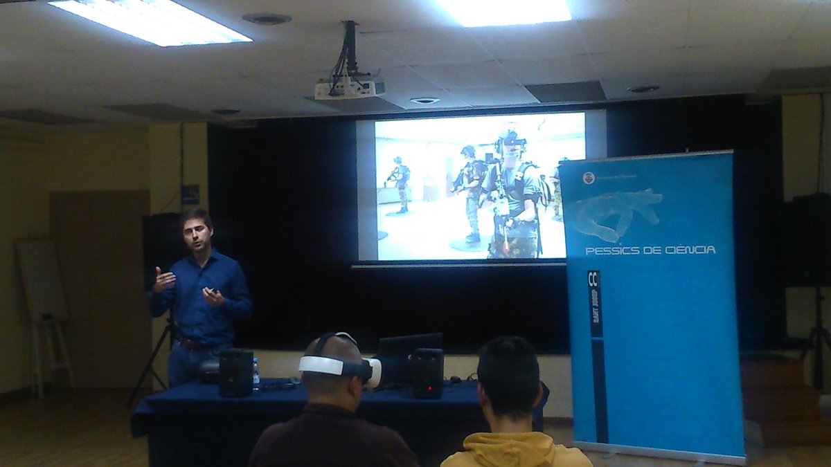 Pessics's tweet photo. @HectorZapata78 parla de realitat virtual i provem ulleres https://t.co/kX3QPp5gwm