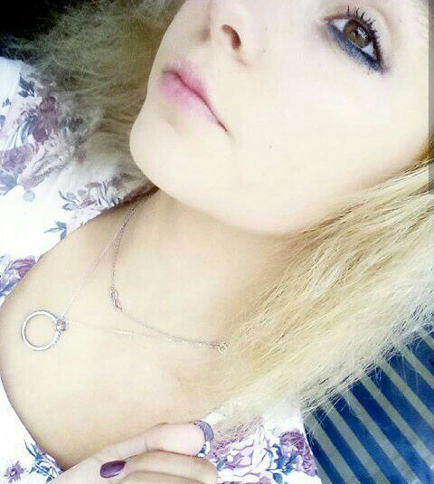 ___Mini___Girl's tweet image. Ob das Jahr ein Gutes Ende haben wird ? 💫