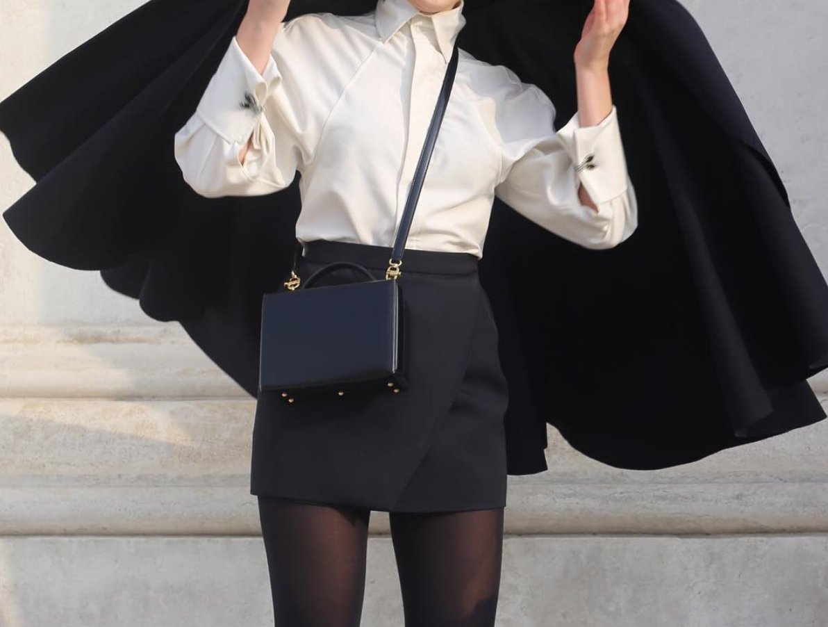 GVGranVia's tweet photo. Básicos para la mujer actual. Hoy en #TRENDWALKER por qué los bolsos #CrossBody son la tendencia de la temporada. https://t.co/cT654exSBi https://t.co/dfvRRfjSl7