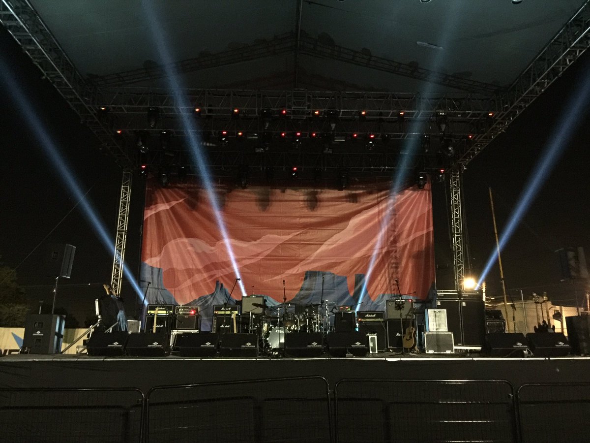 MCMmx's tweet photo. Antes del show con @Solve_Rock https://t.co/oHMiTI6K1t