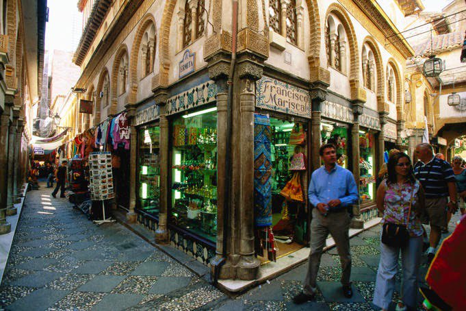 granada_inn's tweet photo. Estas son algunas curiosidades sobre los rincones de Granada:

https://t.co/BEKmRhFBtJ

#granadainn #rincones #alcaiceria https://t.co/JSY9juV7ux