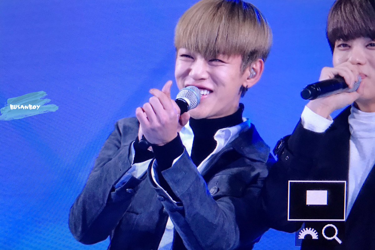 busanboy_ramyun's tweet photo. 161130 MBN콘서트 #대현 @BAP_Daehyun  ❤️❤️ https://t.co/YmtpofN6DY