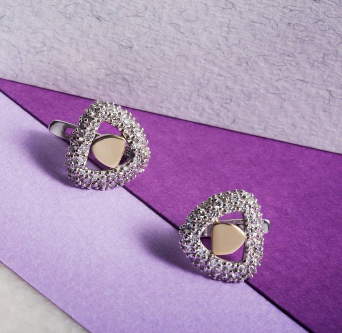 EPLdiamond's tweet photo. Чудные серьги из желтого золота 585 пробы с восхитительными бриллиантами от "ЭПЛ".☺️ Цена со скидкой составит 119.665 руб.✨ https://t.co/huLPfj5Ezl
