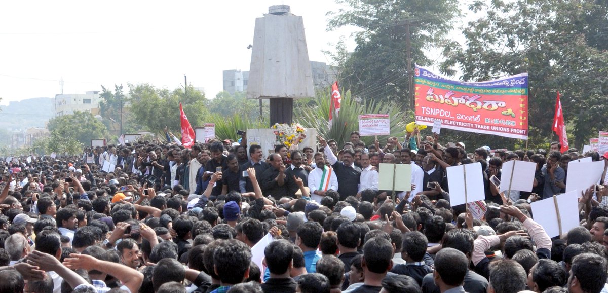 NainiRajender's tweet photo. Today DCC President @NainiRajender have Supported Contract Electrical Workers. Participated in Darna and spoked against the @trspartyonline https://t.co/4rX0W0rv66