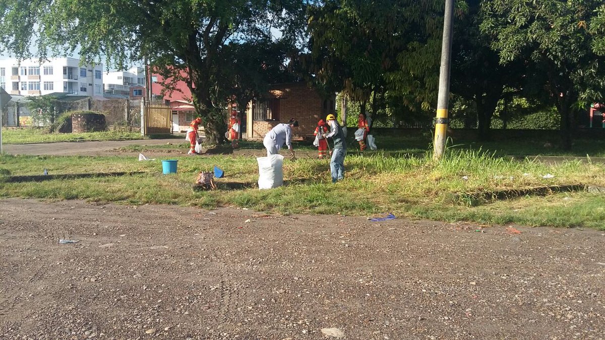 CeibaEice's tweet photo. #CEIBAOFICIAL 
A esta hora se realiza, Jornada de poda, roceria y recolección de inservibles en el #TerminalDeTransportesDeYopal. https://t.co/BLbYF0Fs3D