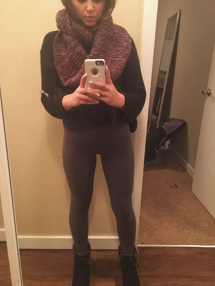 lexi__claire's tweet photo. When your legs actually start to look like you lift #kindathick #ohmyquad https://t.co/DmgLhyvheJ