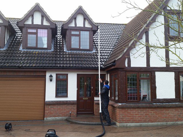 trustedquality's tweet image. ALERT!!!! Its time to get your gutters vacuumed out, the leaves have fallen,  prevent blockages and rain water overflowing into your eaves.