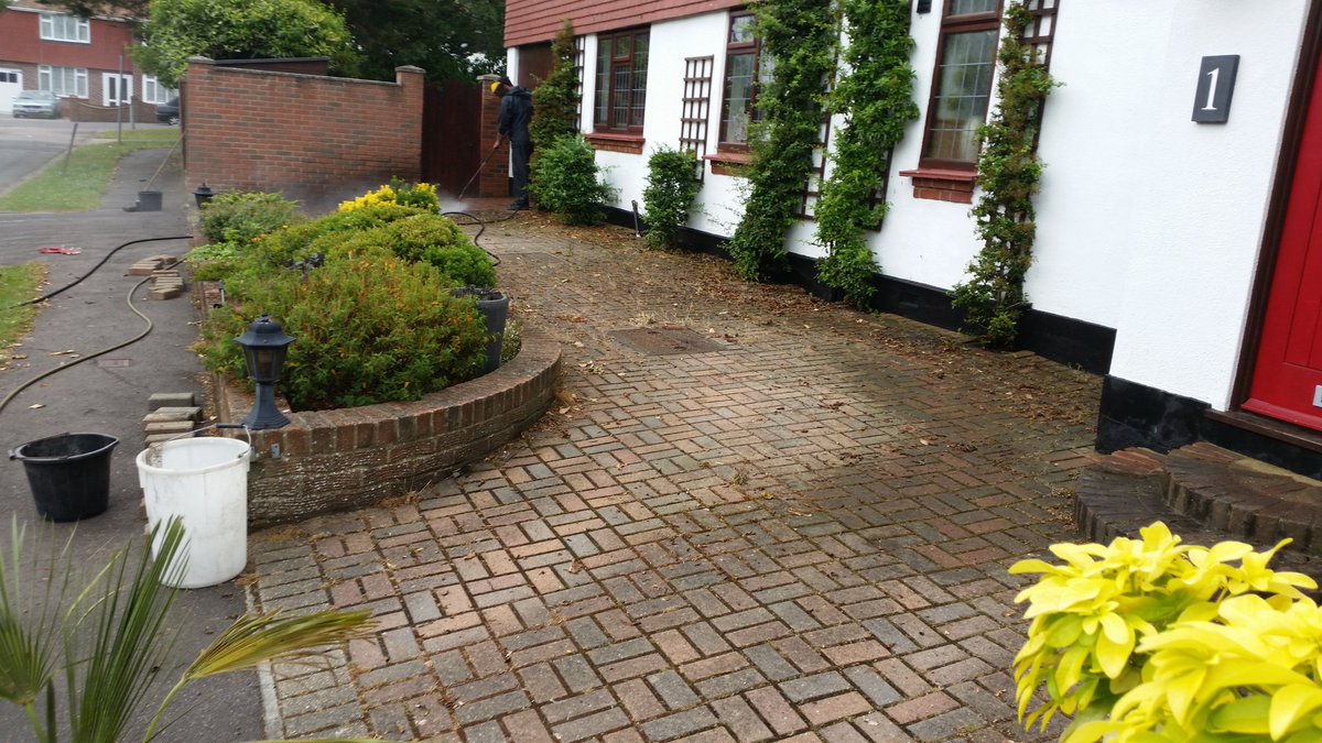 trustedquality's tweet image. Jet wash &amp;amp; resand of driveway in Leigh on sea, Essex-Our Price £210. The client over the moon as she had been quoted £600 by another Company