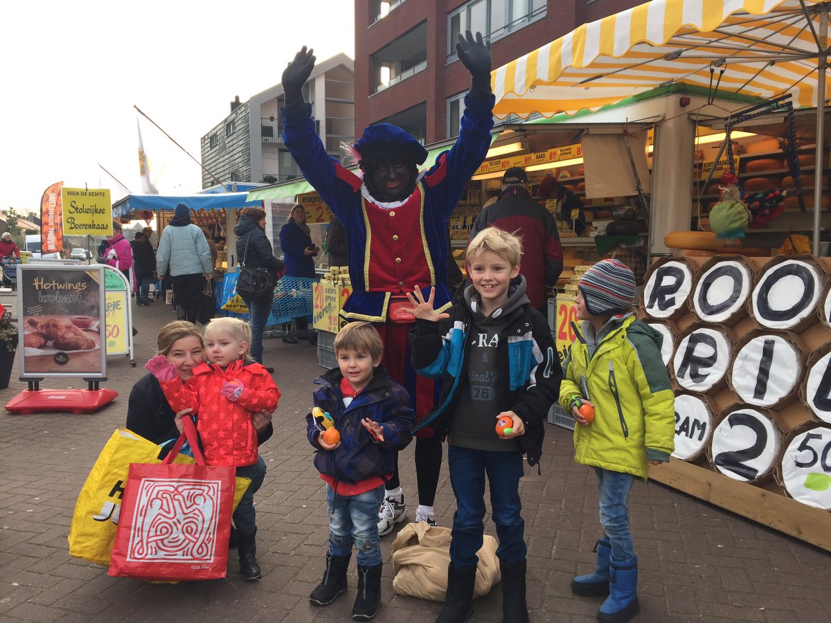 Feest op de markt in Hoogland <a href="/HooglandNieuws/">Hoogland</a> 
Bedankt <a href="/tstoepje/">Bakkerij 't Stoepje</a> dat wij zo veel mensen groot &amp; klein in het zonnetje mochten zetten!