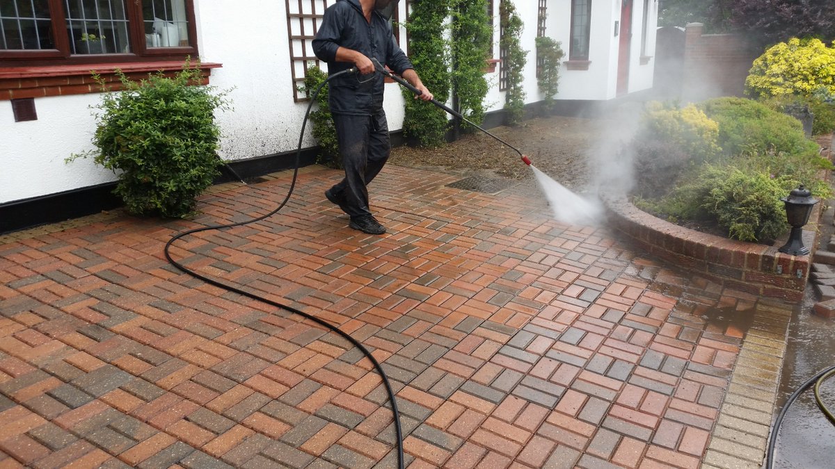 trustedquality's tweet image. Jet wash &amp;amp; resand of driveway in Leigh on sea, Essex-Our Price £210. The client over the moon as she had been quoted £600 by another Company
