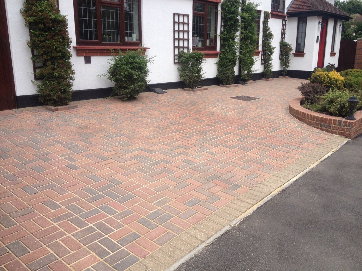 trustedquality's tweet image. Jet wash &amp;amp; resand of driveway in Leigh on sea, Essex-Our Price £210. The client over the moon as she had been quoted £600 by another Company