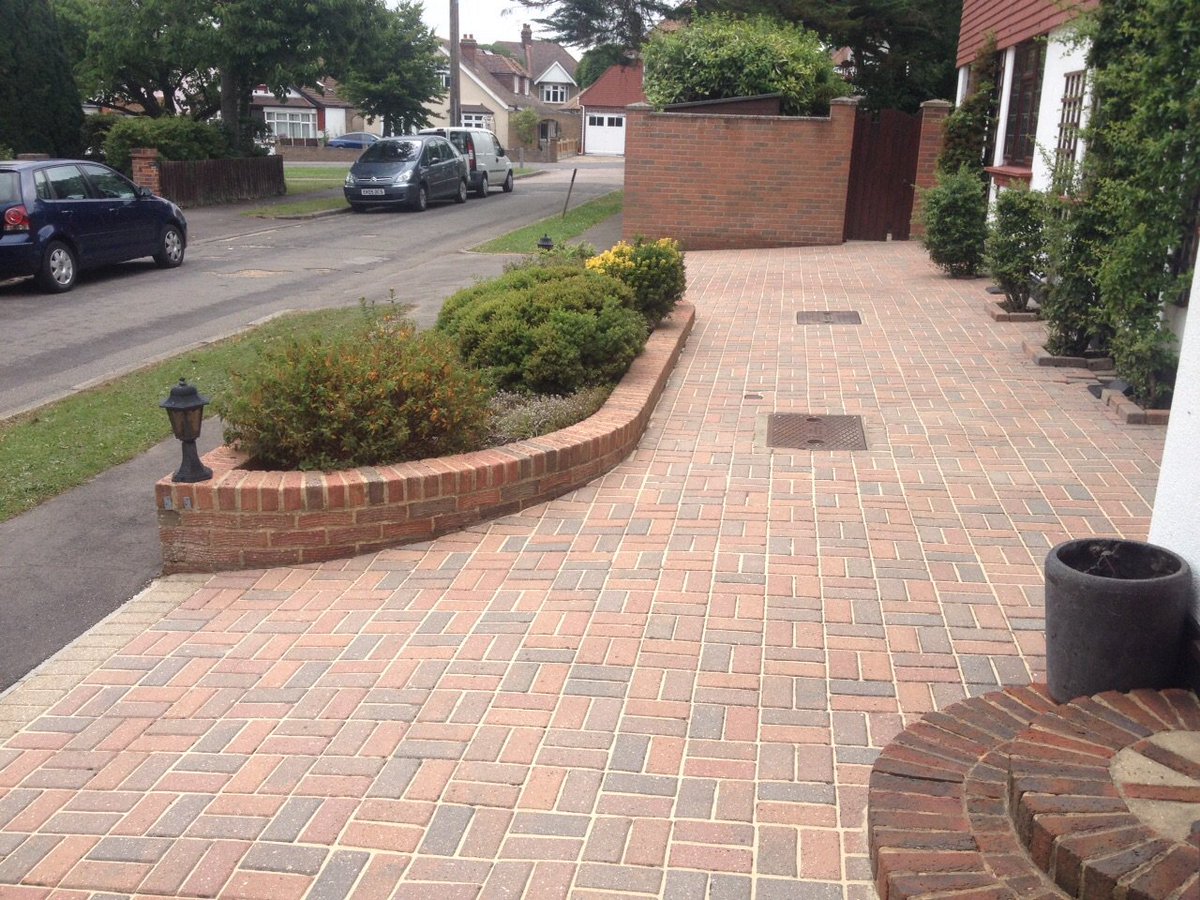 trustedquality's tweet image. Jet wash &amp;amp; resand of driveway in Leigh on sea, Essex-Our Price £210. The client over the moon as she had been quoted £600 by another Company
