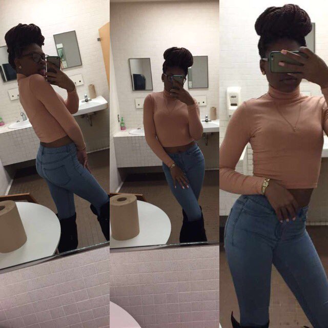 At work snapping pics 📸👅😍