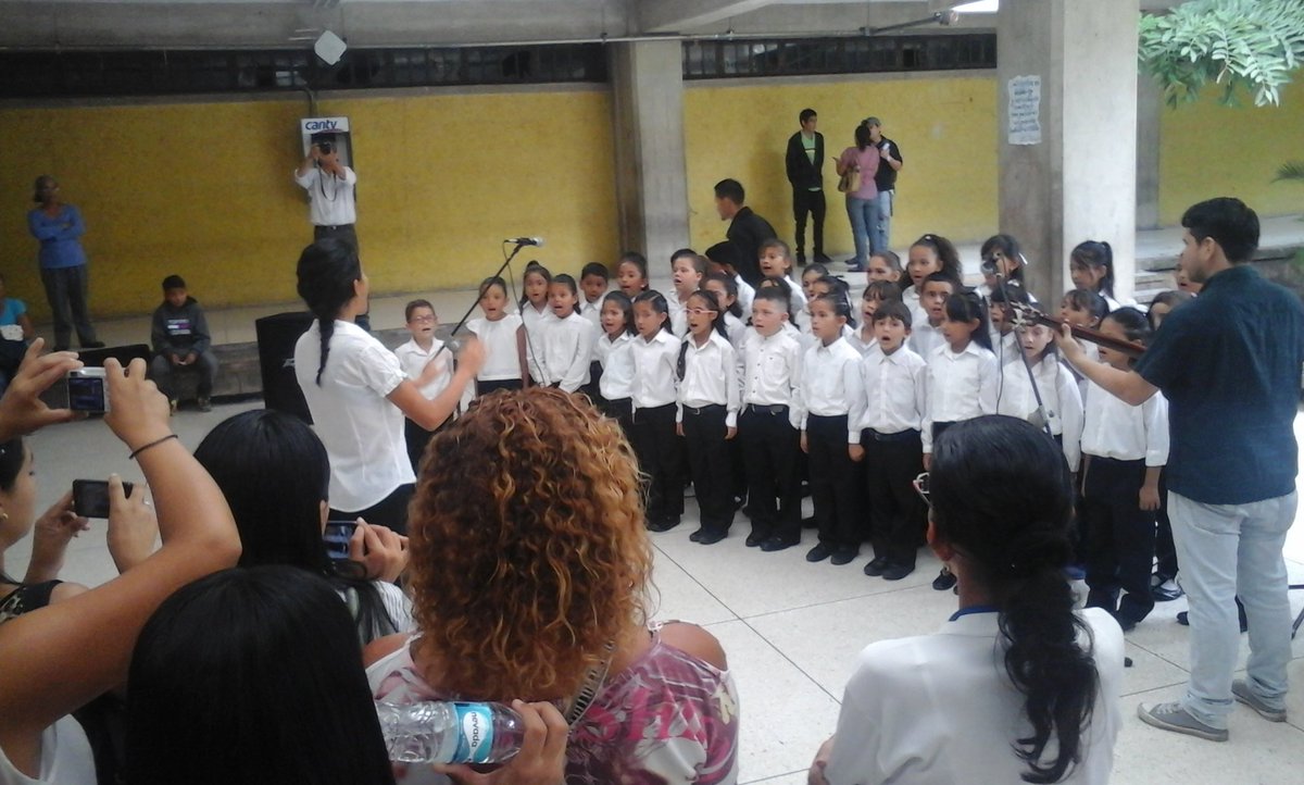 Con regocijo damos la bienvenida a la #Navidad en la sede oeste de la <a href="/UPELIPB/">UPEL IPB</a>