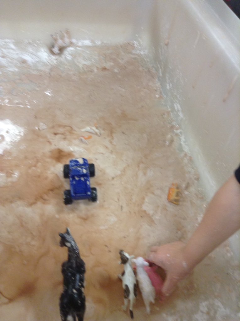 K2Wellesley's tweet photo. After some hesitation, the "mud" became a classroom favourite!! #handsonlearning #sensoryplay @wrdsb https://t.co/BpwqzRt29u