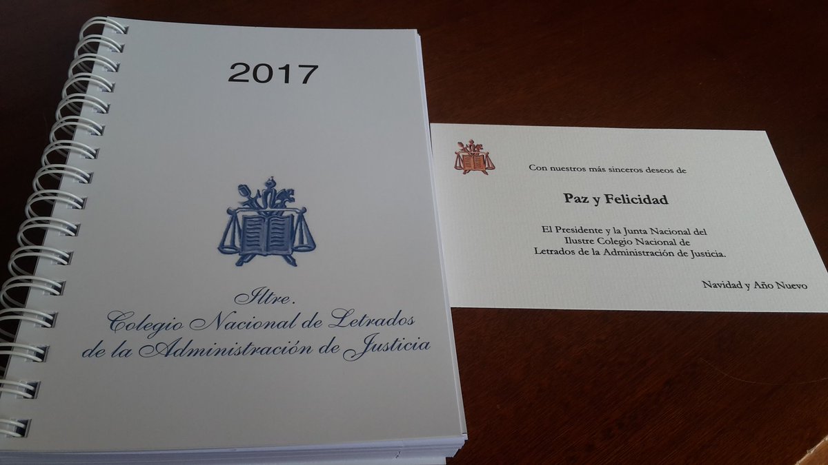 ConradoGCab's tweet photo. Recibida la agenda de @coseju 😉👌 en el Juzgado... #Feliz2017 #ChristmasIsComing #LAJ #Madrid @aqdopositor @AQD2012 https://t.co/UekBv8BKAV