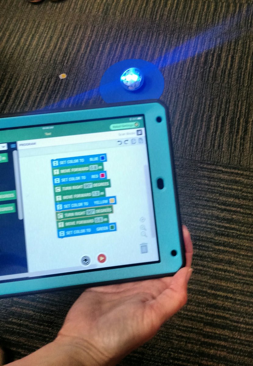 kellysiegert's tweet image. Great session @SalemTechEd! Loved the @Sphero and #sascodesnaps! #wonderwake @OakviewElem @HSESCheetahs
