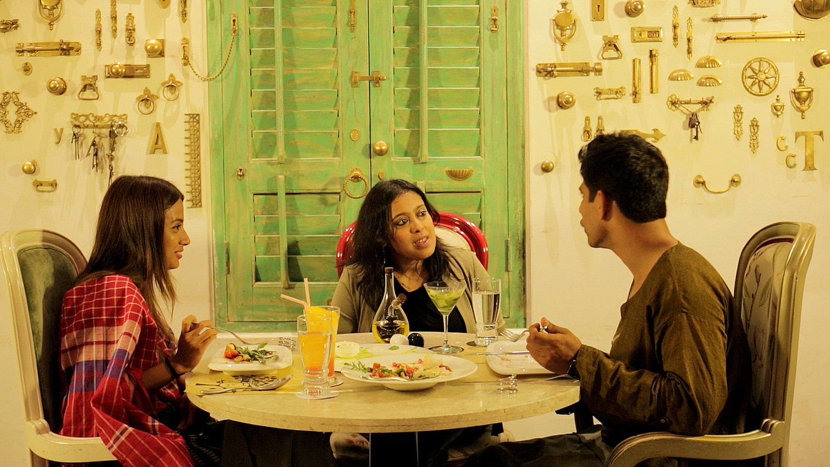 IMW_Discovery's tweet photo. Chatting with the owner of The Corner Courtyard - a 100 year old home reworked into a boutique hotel in Kolkata. #IndiaMyWay @DiscoveryIN. https://t.co/Z6golhmzpJ