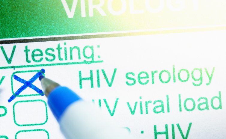 Healthline's tweet image. 40% of people with HIV don't know they have it. Ahead of #WorldAIDSDay, the WHO is urging more people to get tested. bit.ly/2gGHavM