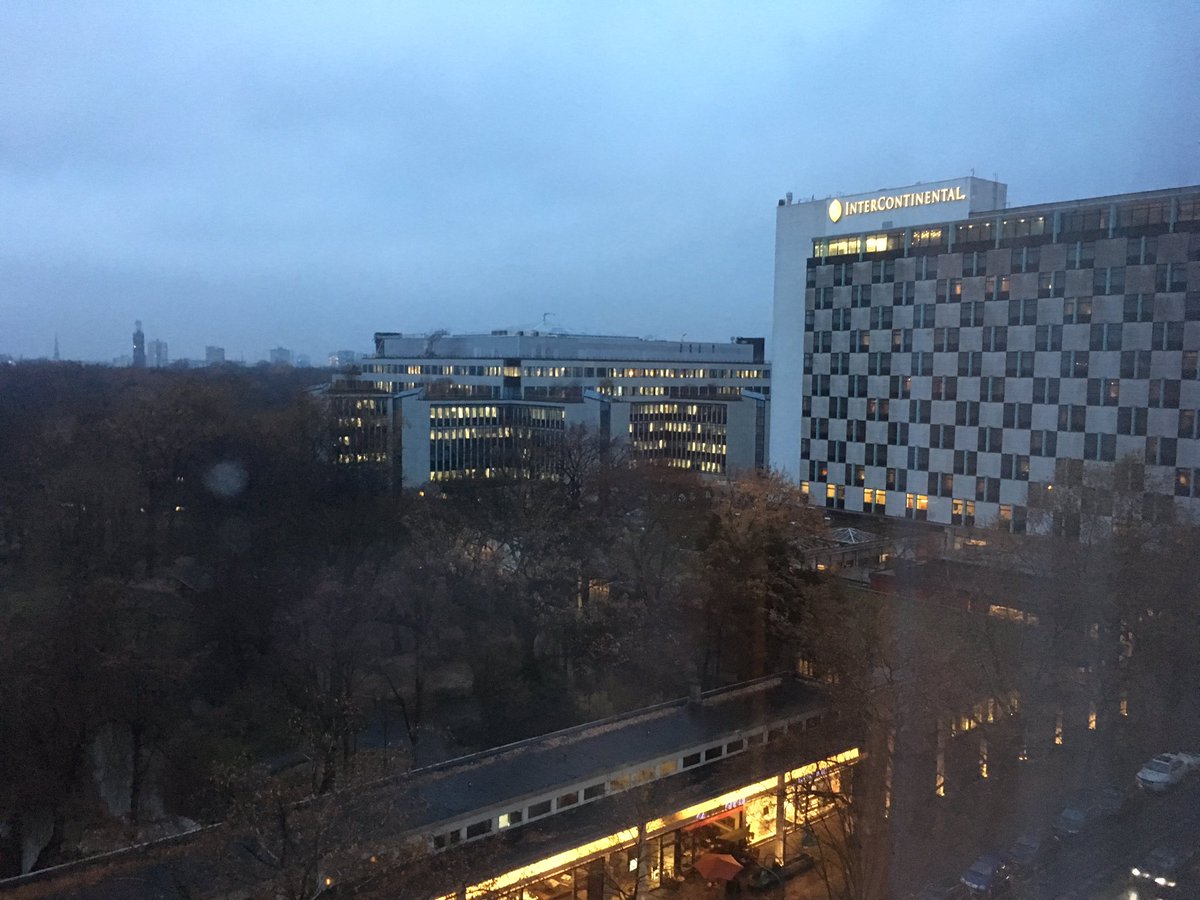mortenoddvik's tweet photo. På plass på OEB, klar for sesjon om @NettskolenVest og den nye lærerrollen img 16.15 i Potsdam 1. #oeb16 #nettskolenvestfold https://t.co/WtCfyReRVY