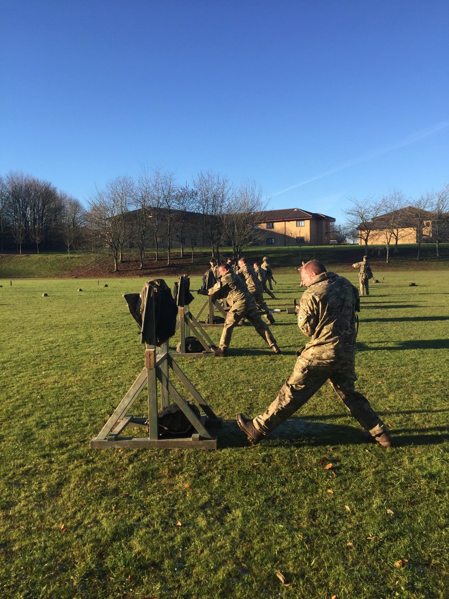 CSqn_ATRW's tweet photo. The Army Reserve forms an essential part of the modern British Army. Here's our latest intake on their first bayonet lesson! #soldiers #CSqn https://t.co/cxNabeOOho