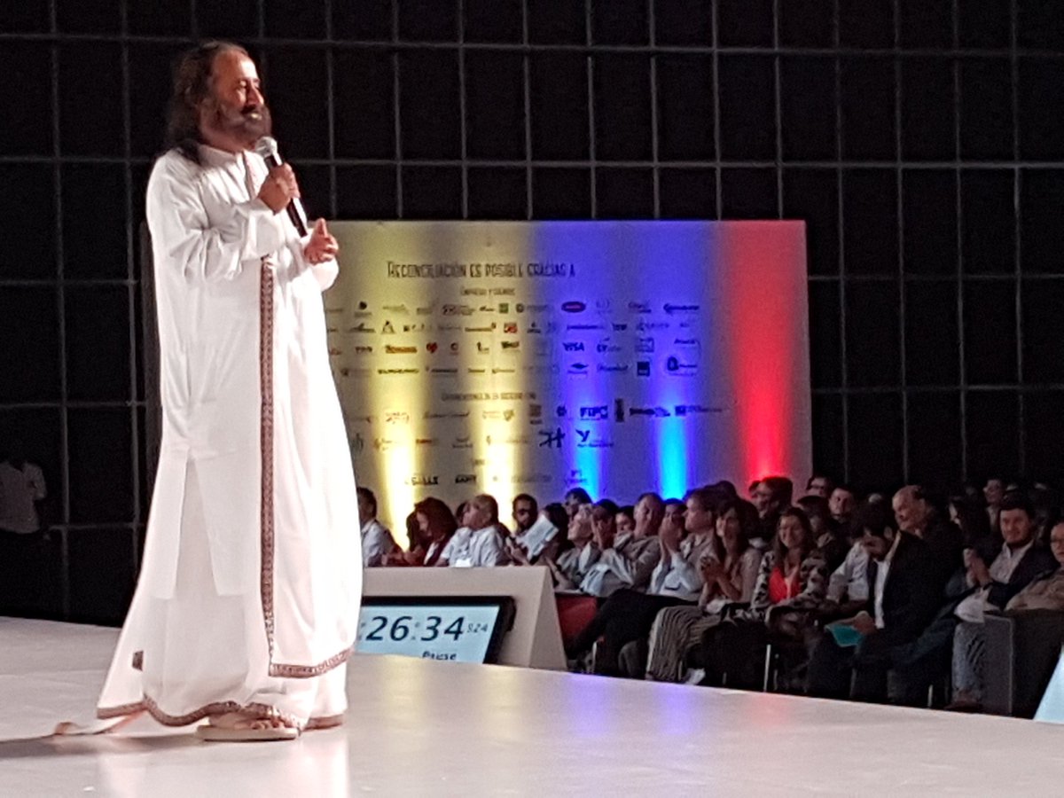 We need a combination of sensitivity &amp; sensibility.
Clarity in expression &amp; perception can improve Communication <a href="/SriSri/">Gurudev</a>
#Colombiarespirapaz